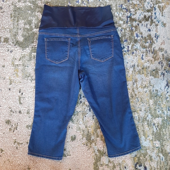 Thyme Maternity Jean Capri Pants - Picture 4 of 5